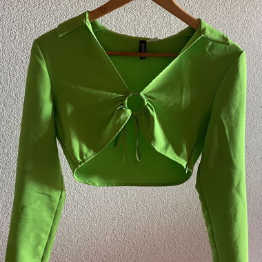 Long-sleeved top