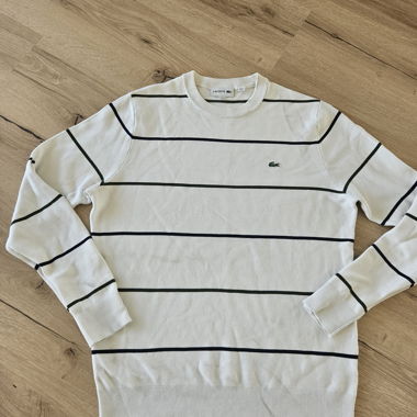 Lacoste-Pullover mit weissen und schwarzen Streifen