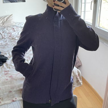 laredoute zip up sweatshirt.