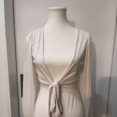 Weisse Wickelbluse mit Transparenten Ärmeln