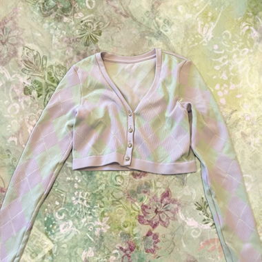 Eleganter Cardigan mit glitzernden Knöpfen