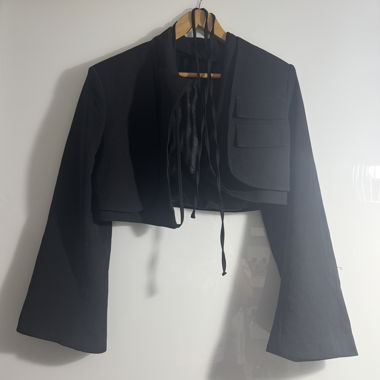 Schwarzer Kurzblazer