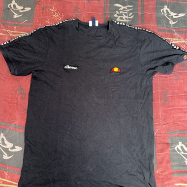 Ellesse black T-shirt