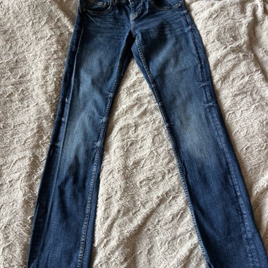 Jeans effetto Y2K a vita bassa