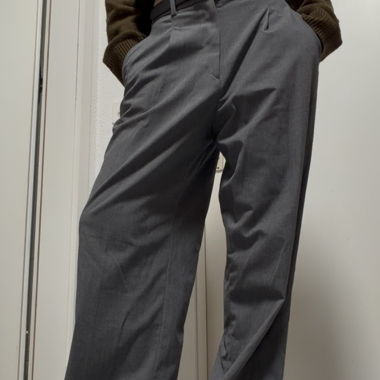 pantalons gris ajustés