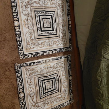 2 decorative cushion covers baroque pattern