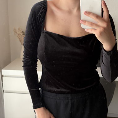 Haut en velours noir