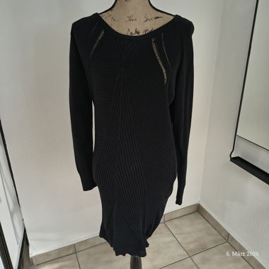 Schwarzes Strickkleid mit Reissverschluss