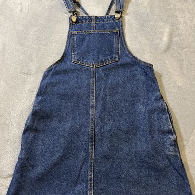 Latzrock aus Denim von Alcott