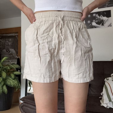 Beige Leinen-Shorts