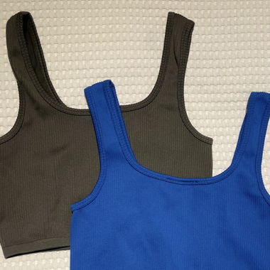 New yorker: blue & grey crop tops 