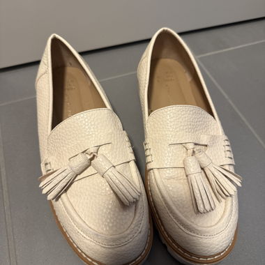 White / Cream Slippers with Tassels