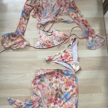 Bikini-Set mit Rock und bindeoberteil M