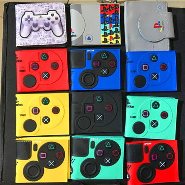 Portafoglio con controller PlayStation