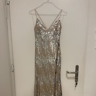 Glitzerndes Abendkleid mit Spaghettiträgern – S