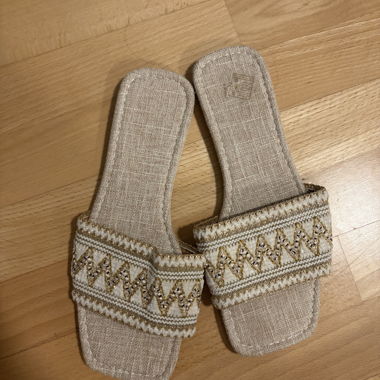 Sandali slip-on ricamati