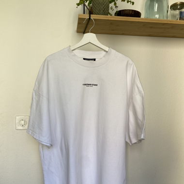 WRSTBHVR T-shirt