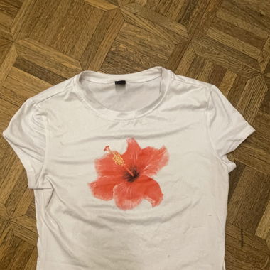 Top with a flower print 