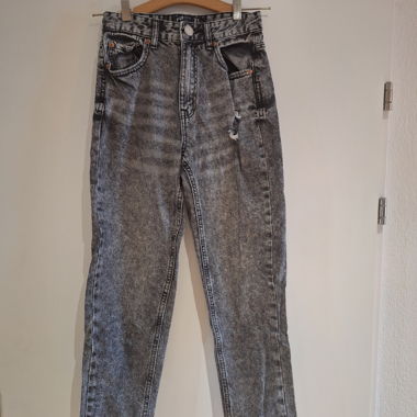 Graue Mom Jeans