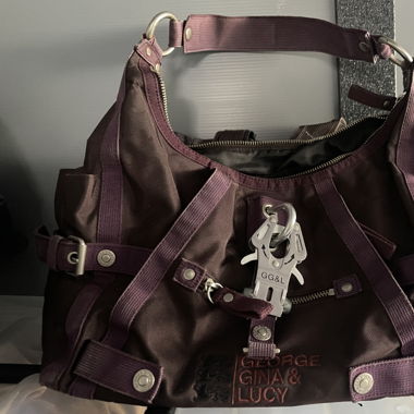 George Gina & Lucy Handtasche