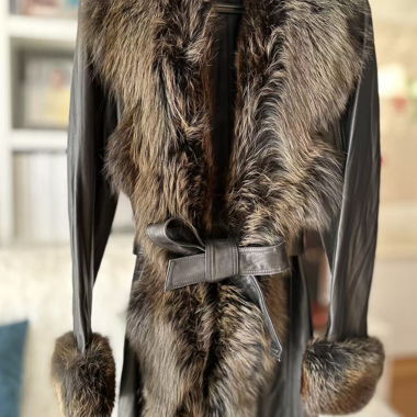 Elegant lamb leather coat with luxurious fur trim