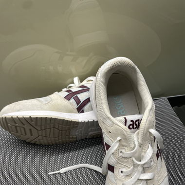 Asics Turnschuhe Gr 40