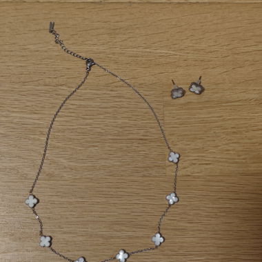 Kette mit Kleeblatt-Anhängern