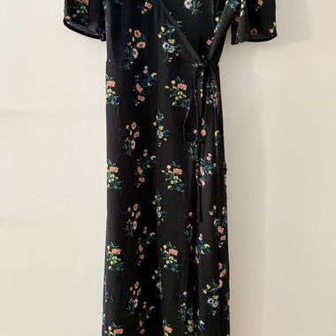 Florales Wickelkleid schwarz