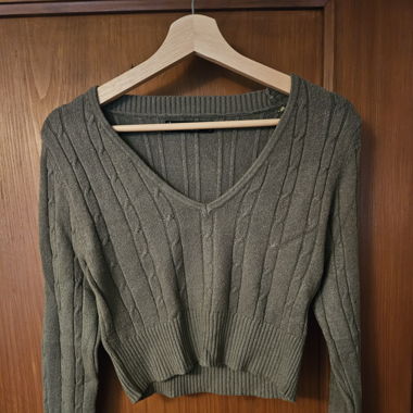 Grüner Kurzpullover