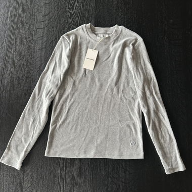 GLOBE STUDIOS LONGSLEEVE