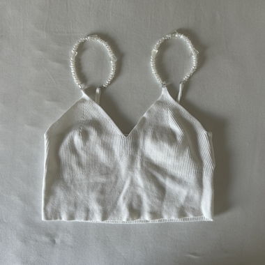 Top corto bianco a coste con spalline perlate