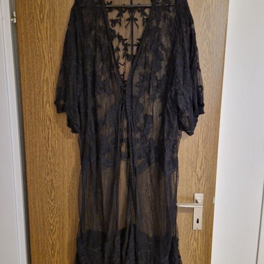 Cardigan en dentelle noire