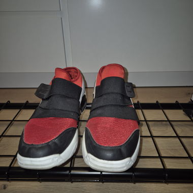 Sneakers rosse e nere