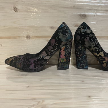 Escarpins  floral talons aiguilles 38 Neuve