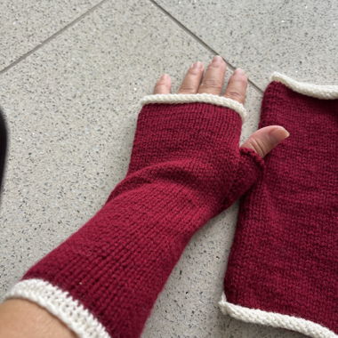 Gants pour dames faits à la main neufs