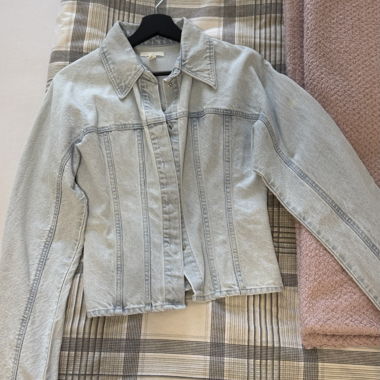 Blusa di jeans sagomata