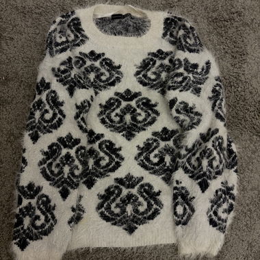 Pelziger Wollpullover