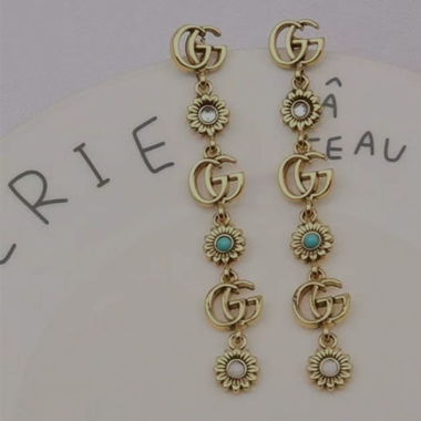 Earrings type Gucci