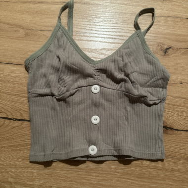 Débardeur côtelé avec patte de boutons