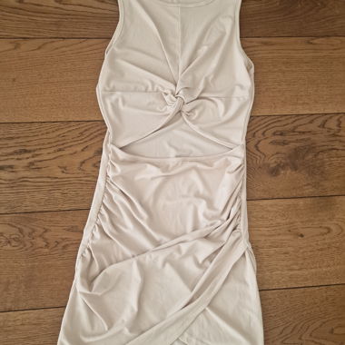 Robe sexy beige avec décolleté dos, taille S, comme neu