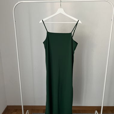 Dunkelgrünes Kleid 