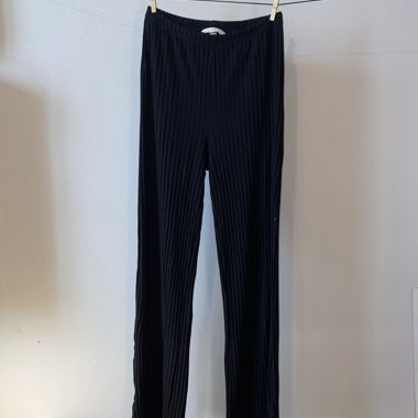 Enganliegende Stoff-Hose schwarz