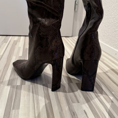 Schicke Python-Hochschaftstiefel