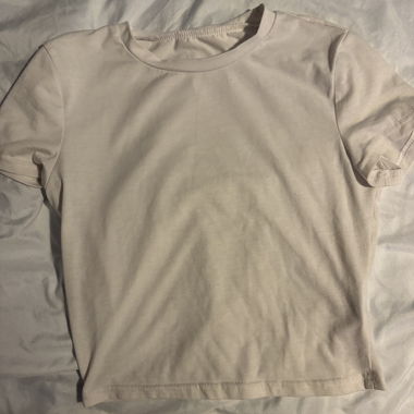t-shirt moulant & un avec décolleté