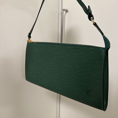 Pochette Accessoires Louis Vuitton en cuir Épi