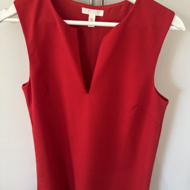Rotes ärmelloses Top
