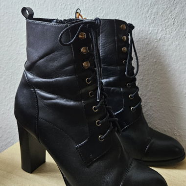 Bottes lacées
