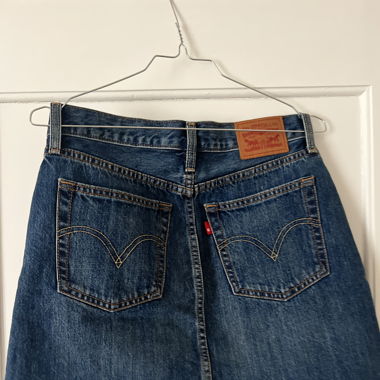 SELLING MINISKIRTS 
