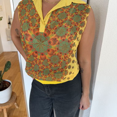 Sleeveless patterned top