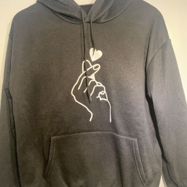 Schwarzer Hoodie